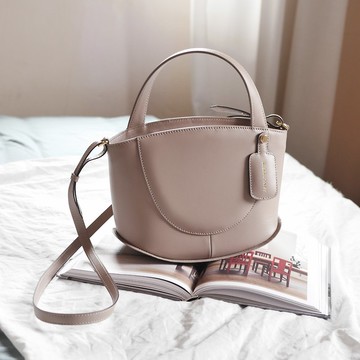 真皮 水桶包 Merry Bucket Tote - Taupe