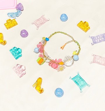 塑膠粉紅亞加力頸鏈