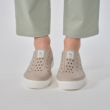 moz瑞典駝鹿 雙色洞洞餅乾水鞋 (奶茶) 舒適厚底 防潑水-附鞋扣