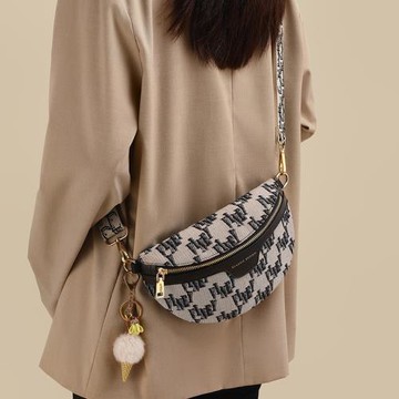 包包女式新款女包斜挎包時尚小眾手機包bags單肩餃子包胸包