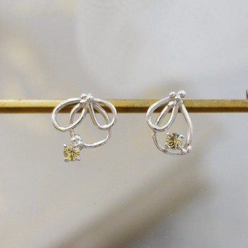 【金夏琳手感飾品】 纏繞繪水晶耳針 (純銀)(施華洛世奇水晶)