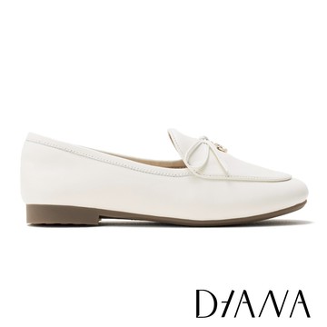 DIANA 真皮細帶蝴蝶結平底樂福鞋 米色 #55260