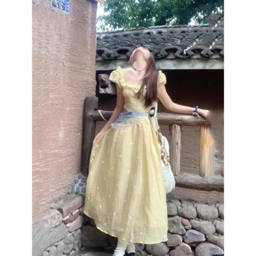 蜜桃少女多巴胺長裙2025夏又甜又辣設計感小眾方領黃色碎花連衣裙