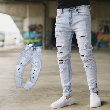 【NB1303J】淺藍刷色抓破造型黑色補釘合身版牛仔褲(MW6020)