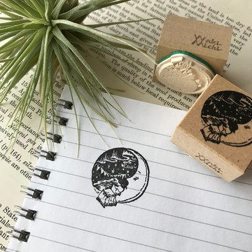 打盹新月與極光印章