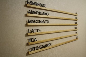 菜單板、字母的木製牆面選單列、壓克力字母板