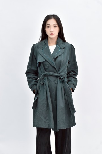 (S) 【德馨私服】棉質長袖長款風衣綠色綁帶外套