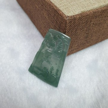 逸品軒～天然翡翠A貨-Z6334-瓜料玻璃種山水貴人墜子長36.7mm寬20.2mm厚2.3mm💰售價1680元