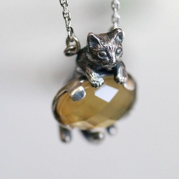 七彩貓吊墜白蝴蝶殼和威士忌石英