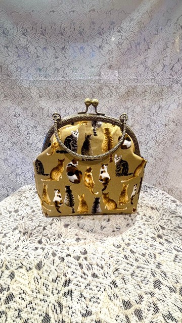 MBC 人手製 16cm圓形口金 手提 泥黃色喵喵喵