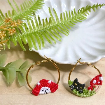手作刺繡//蘑菇蘑菇的貓咪大圈圈耳環//可改夾式