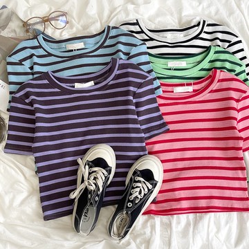 『現貨馬上出+』RENA店主嚴選 帶墊肩撞色條紋舒適彈力貼身面料修身短款短袖T恤【R20162】