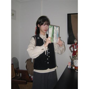 奶兔星球-自制 貝殼扣黑色v領絲絨馬甲背心女秋冬外搭上衣