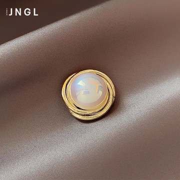 大珍珠胸針高檔女年新款潮精致小眾西裝外套磁吸扣配飾品