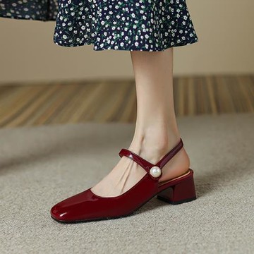 ins巨好穿~真皮法式包頭涼鞋女粗跟2025夏季新款復古后空方頭單鞋