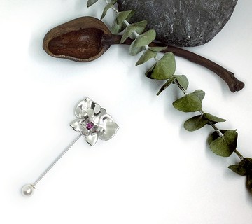 詠蘭系列   蝴蝶蘭花胸針/鍍白K (限量寶石)