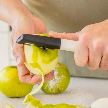 《KitchenAid》美國 附蓋直式蔬果削皮刀(純白) | 水果蔬果刨皮刀 去皮刀 果皮削皮器