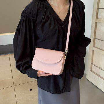 🔥臺灣出貨🔥側背包 高級感複古小包包 女包 流行百搭斜挎包 時尚超火小方包