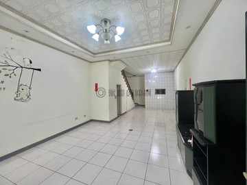 竹南【香格里拉】庭院停車美透天｜苗栗縣竹南鎮仁德路