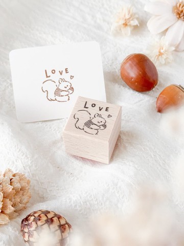 抱著橡實的松鼠印章 | 適合手帳和信紙的2×2cm小點綴