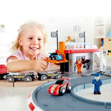 🚚快速出貨【德國Hape】火車軌道賽車場套組｜生日禮物、週歲禮、車子玩具