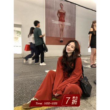 夏詩文 松弛感休閑加絨紅色套裝女秋短款連帽衛衣/高腰寬松直筒褲