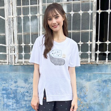 Hana Mokuba 圓領線條感鯨魚開衩休閒T恤