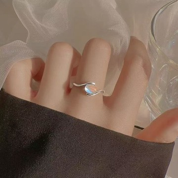 免運🔮橢圓月光石戒指女ins小衆設計高級感開口可調節輕奢指環時尚尾戒銀飾 小眾 設計 輕奢 戒指 尾戒 指環 女生戒指