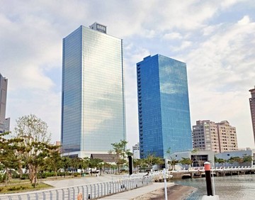 高雄亞灣區近旅運中心臨路方正建地｜高雄市苓雅區苓雅寮段