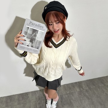 學院風撞色邊V領麻花毛衣-杏【KT224712】