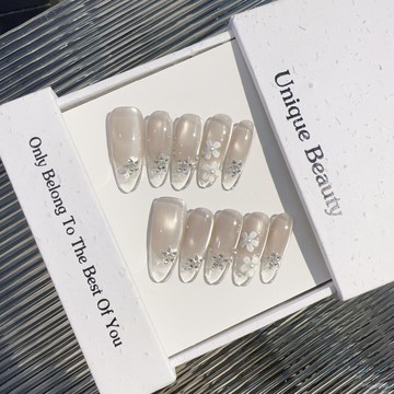 ✨Hannah✨純手工穿戴甲長橢圓貓眼透明貼紙小花帶鑽美甲可拆卸高級感純慾風精緻穿戴甲 XLUU