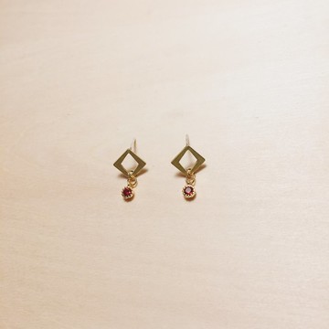 復古日系迷你紅色寶石菱形耳環