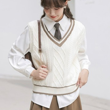 𝘀𝗵𝗶𝗻𝘆𝗶𝗶𝗶現貨 學院風麻花針織背心 V領無袖背心 疊穿 保暖 復古 秋冬必備 女生 網美 流行百搭 馬甲