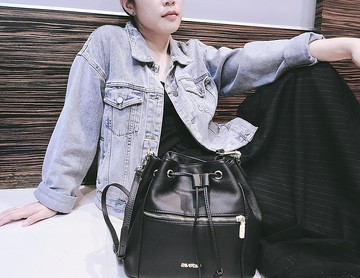 斜側背 手掌紋系列| 兩用水桶包 極致黑