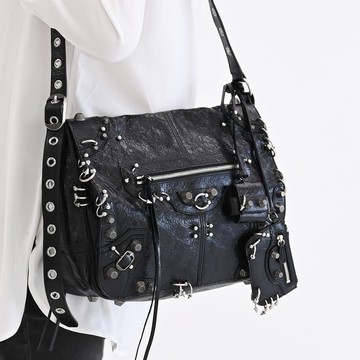 BALENCIAGA 巴黎世家 719093 Le Cagole 小羊皮翻蓋斜背包.黑-附耳機套+零錢包