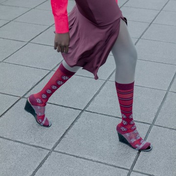 KL001 Moulin Rouge 紅磨坊閃耀亮紅不對稱長襪