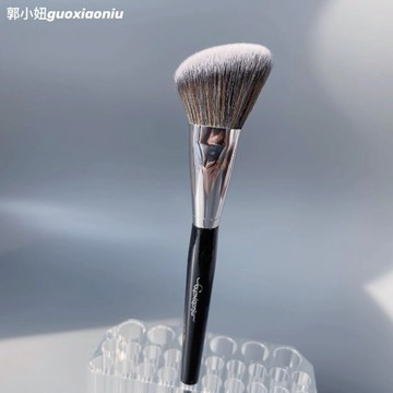 ✨台灣現貨✨  郭小妞 Guoxiaoniu 黑柄49斜角修容刷側臉陰影腮紅刷軟毛散粉刷臉部化妝刷大號
