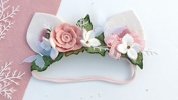 白貓寶寶頭帶貓寶寶看耳朵貓皇冠貓生日派對