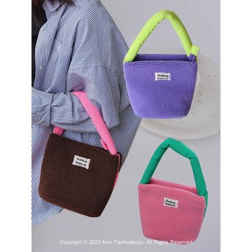 梵花不語簡約撞色可愛毛毛包新款學生水桶包小眾通勤手提包女小包