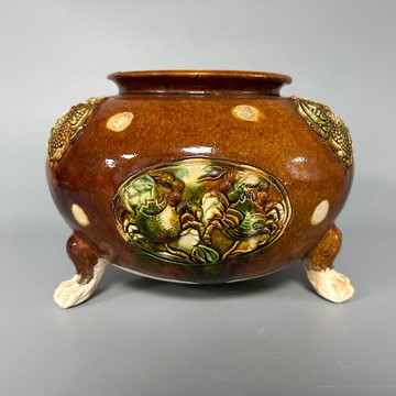 唐三彩貼花三足爐