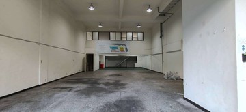 新莊化成路300坪透天廠房,8.5米面寬可停三台車｜新北市新莊區化成路