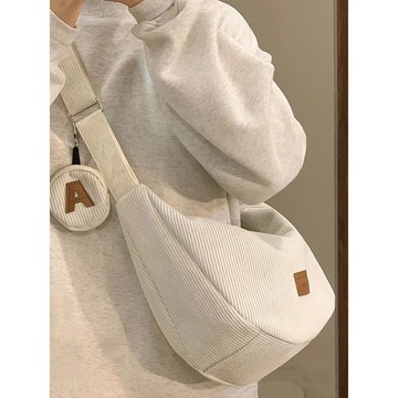 免運🔮ins春秋學生燈芯絨包包女新款通勤餃子包休閒百搭大容量斜挎側背包 斜背包 肩背包 托特包 水桶包 通勤包 包包