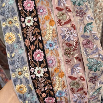 收到一束花 刺繡手機背帶 可調節背帶 好煩小姐