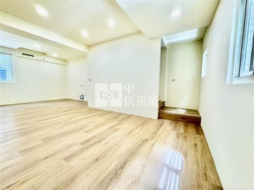 【新莊】近捷運幸福站整新雙透天雙面臨路｜新北市新莊區化成路