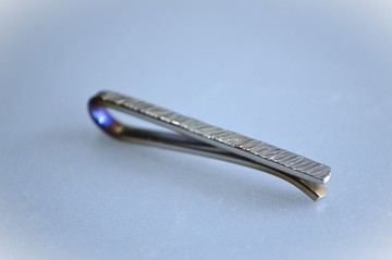 鈦金屬領帶夾・純鈦領帶夾・粗獷鎚痕 2 短版・4.6cm