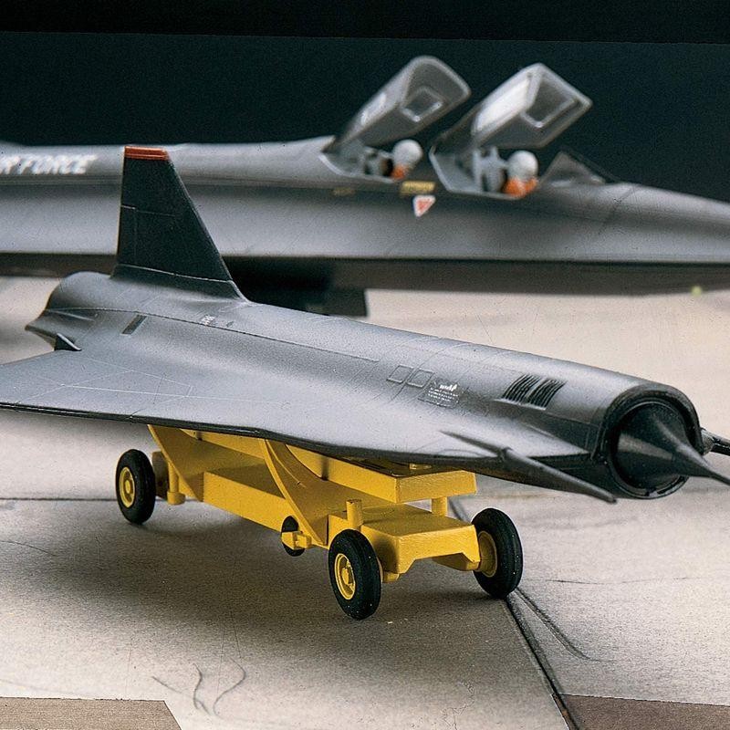 アメリカレベル 1/72 SR-71 ブラックバード プラモデル | LINEショッピング