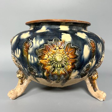 唐三彩貼花三足爐