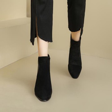 大碼低跟短靴女41一43秋冬圓頭絨面拼色女靴及踝靴韓系粗跟瘦瘦靴