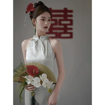 新中式訂婚旗袍晨袍女新娘禮服裙高端輕奢小眾氣質宴會掛脖連衣裙