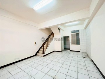 ~潭子~鄰近慈濟醫院~子母雙車五房大露台別墅｜台中市潭子區興豐山莊